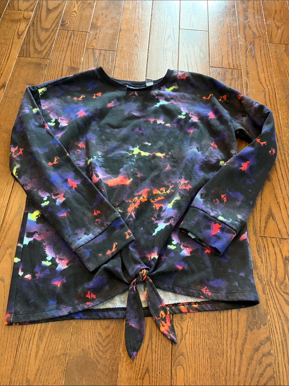 🔥 2/$25 - Girl’s Black Tie-Front Pullover Top with Multicolor Abstract Print